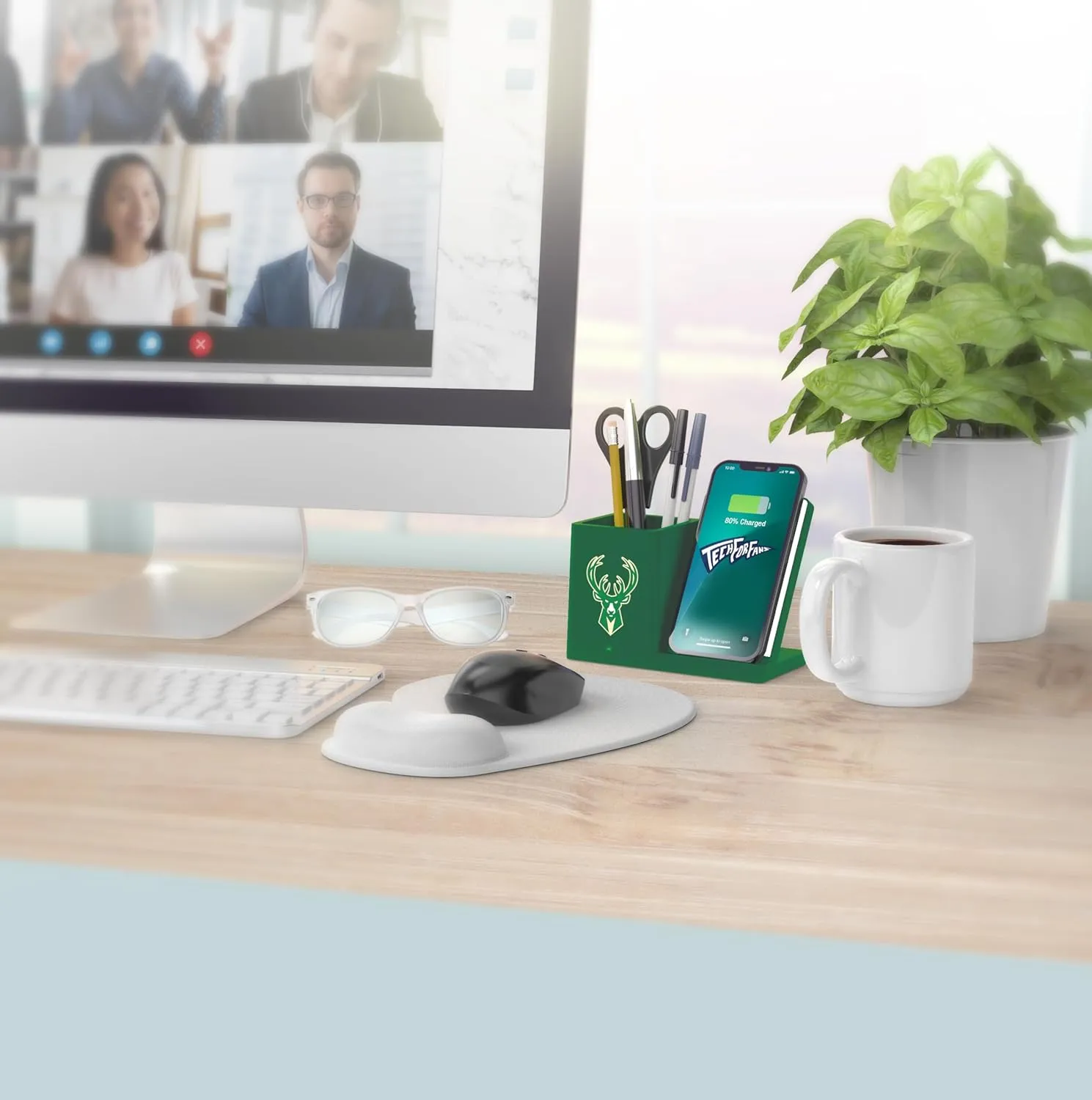 ‎SOAR Wireless Charger and Desktop Organizer