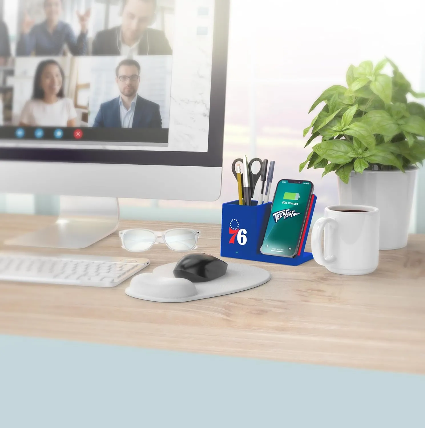 ‎SOAR Wireless Charger and Desktop Organizer