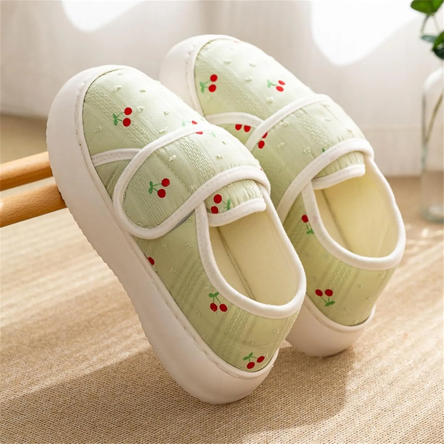 Womens Cute Closed Toe Slippers Indoor Lightweight Cozy Adjustable House Slippers Outdoor Slip On Travel Walking Shoe
