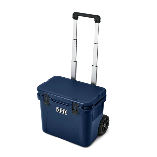 Yeti Roadie 32 Wheeled Hard Cooler - Navy
